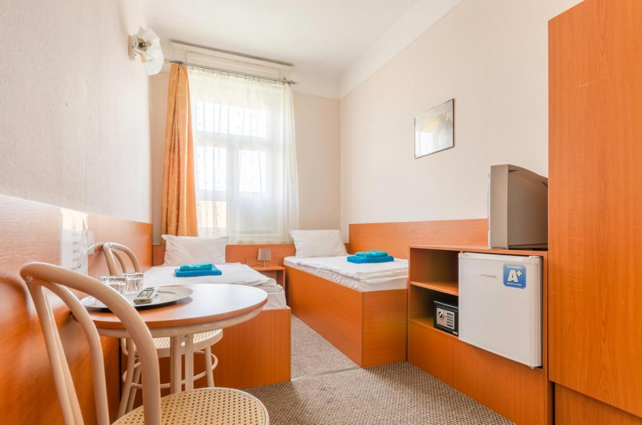 Eitans Guesthouse บูดาเปสต์ ภายนอก รูปภาพ
