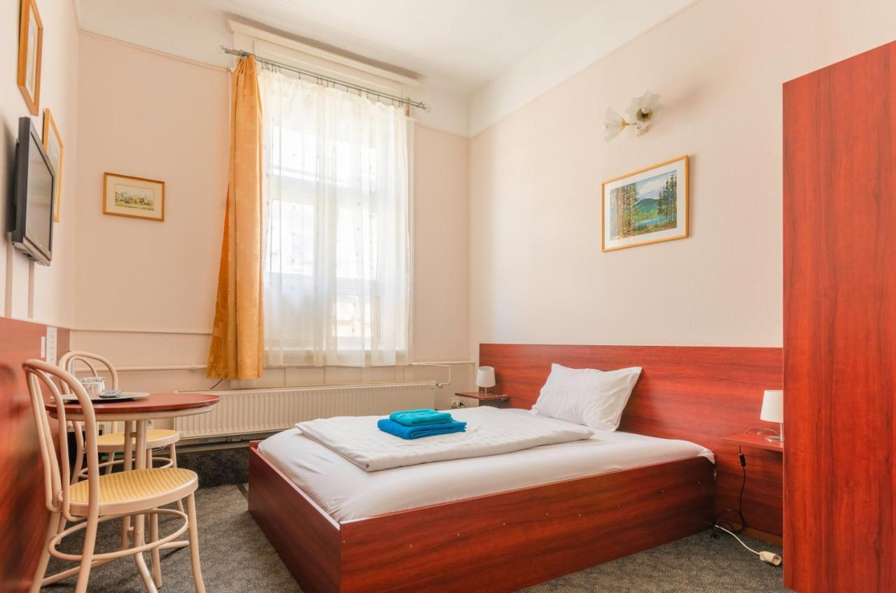 Eitans Guesthouse บูดาเปสต์ ภายนอก รูปภาพ