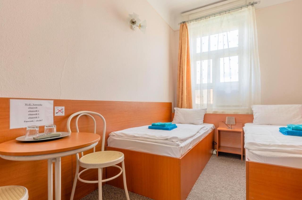 Eitans Guesthouse บูดาเปสต์ ภายนอก รูปภาพ