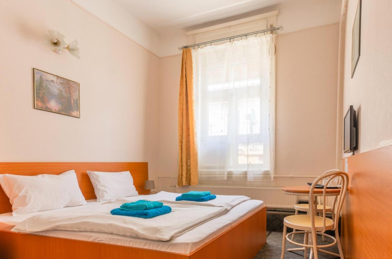 Eitans Guesthouse บูดาเปสต์ ภายนอก รูปภาพ