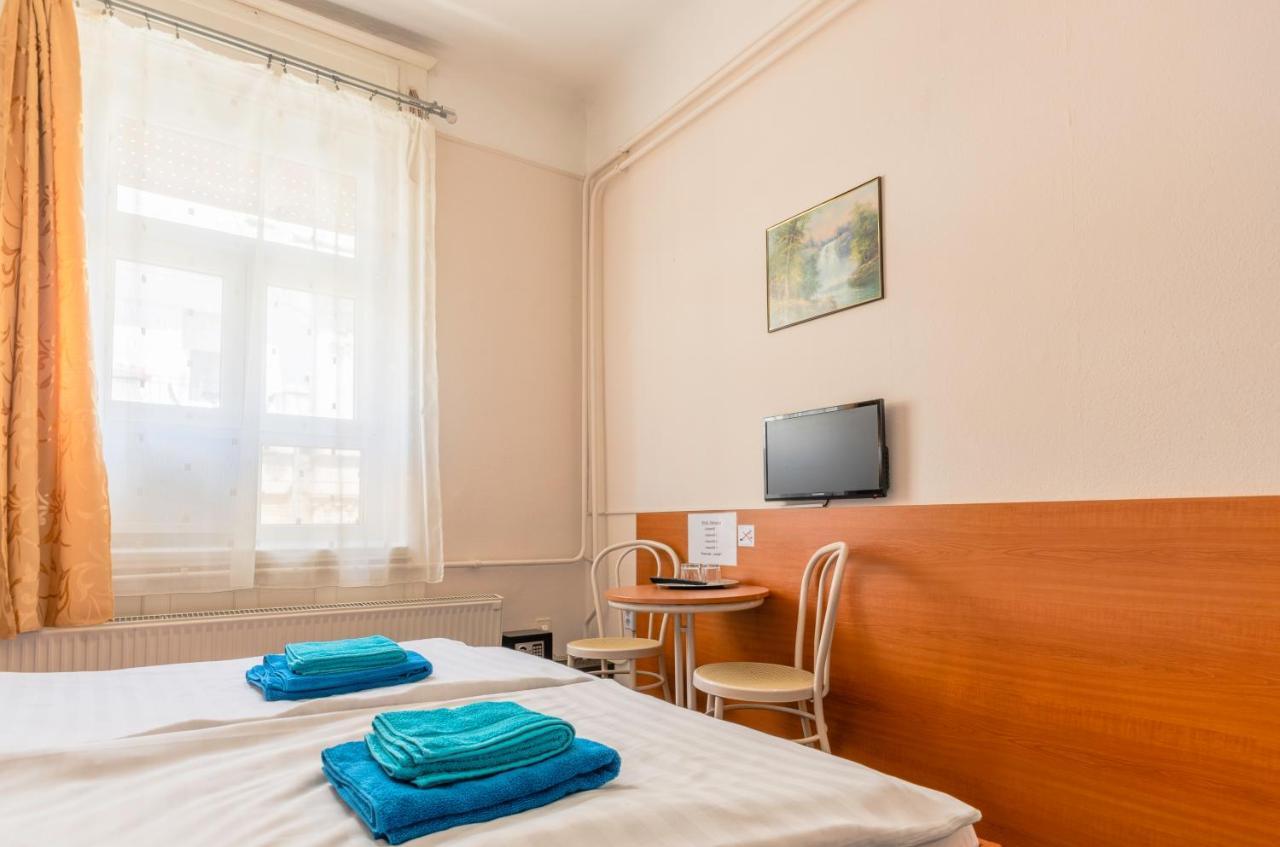 Eitans Guesthouse บูดาเปสต์ ภายนอก รูปภาพ
