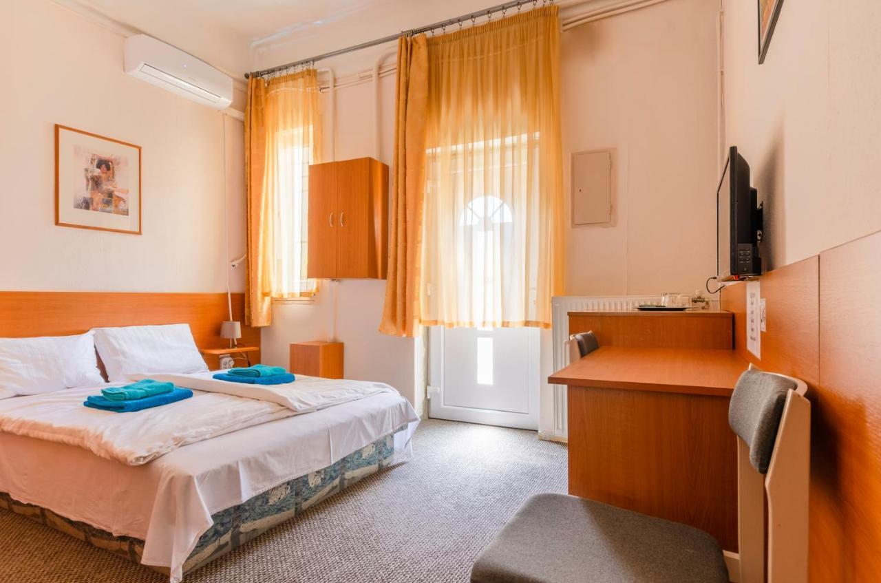 Eitans Guesthouse บูดาเปสต์ ภายนอก รูปภาพ
