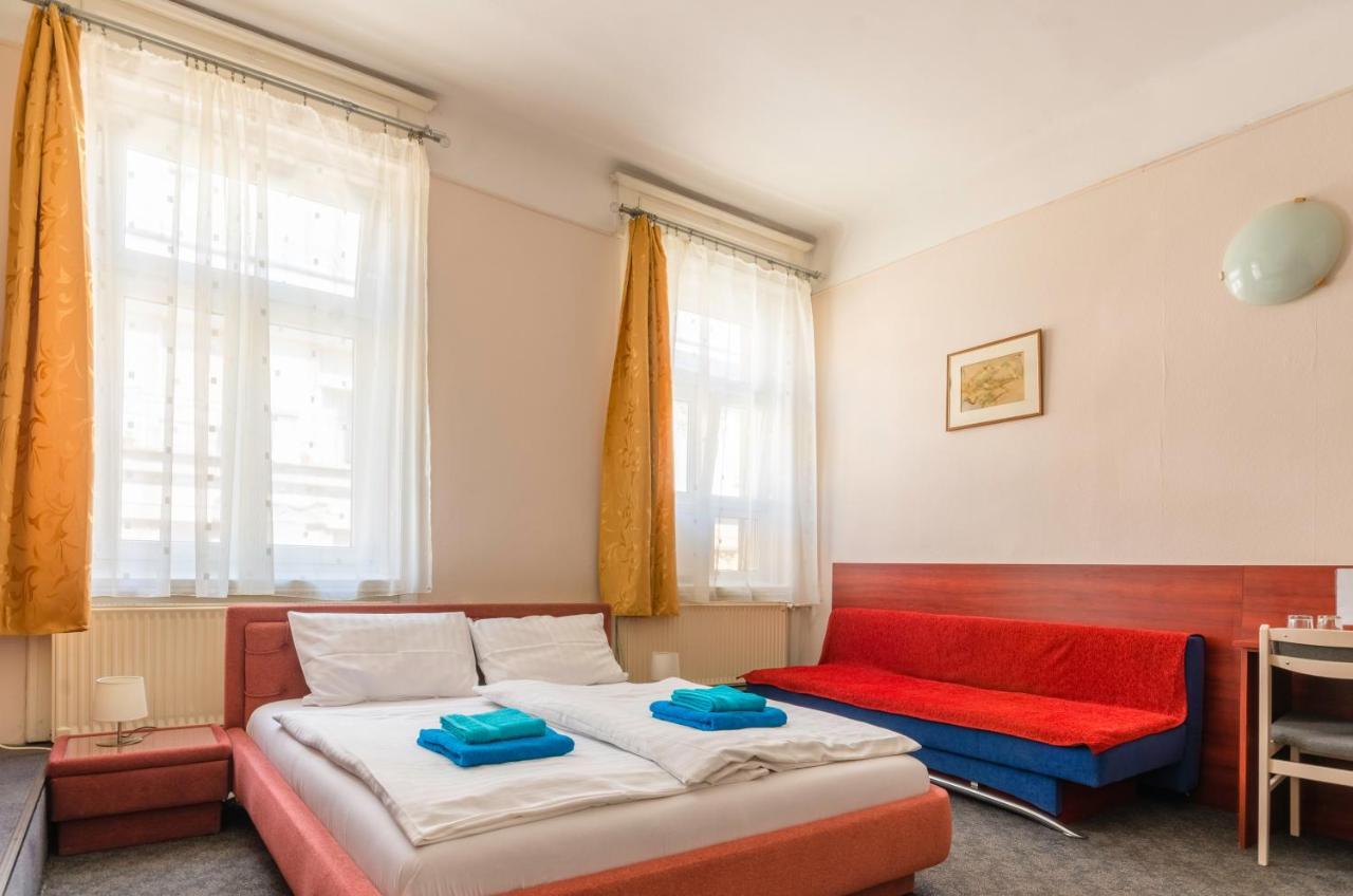 Eitans Guesthouse บูดาเปสต์ ภายนอก รูปภาพ